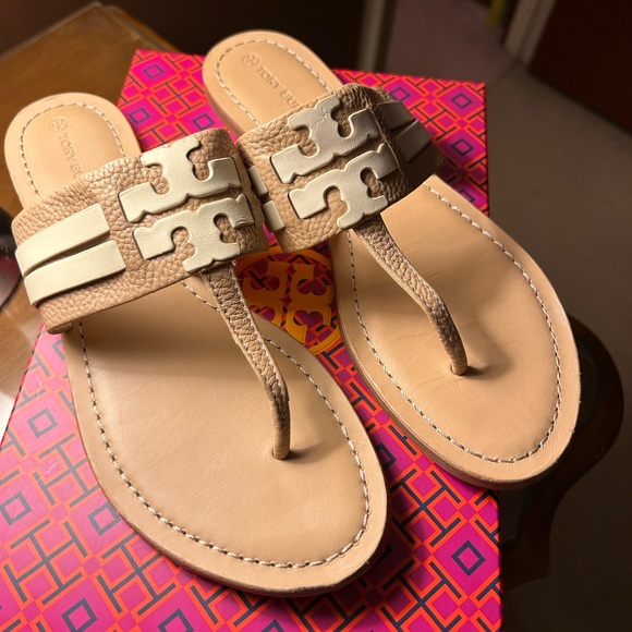 Tory Burch Like New Size 10 Leigh Sandals Cream - Picture 1 of 3